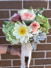 Load image into Gallery viewer, Brdal colorful bouquet
